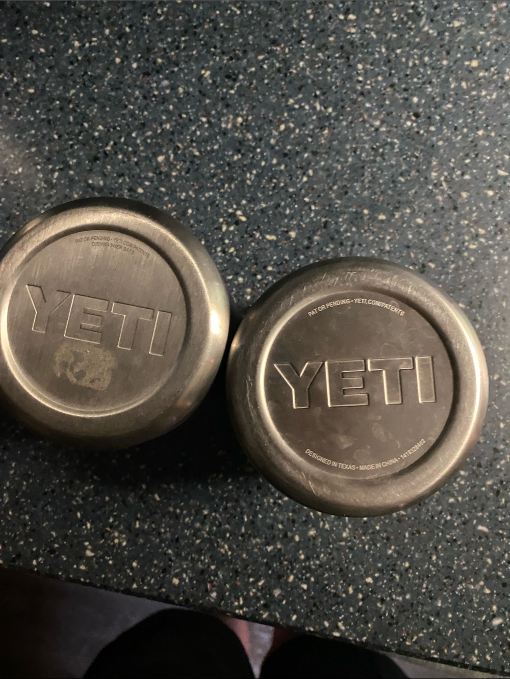 SALE ‼️ 2️⃣ YETI  Lowball Tumblers in Navy Blue and Plum Duo - Picture 3 of 3